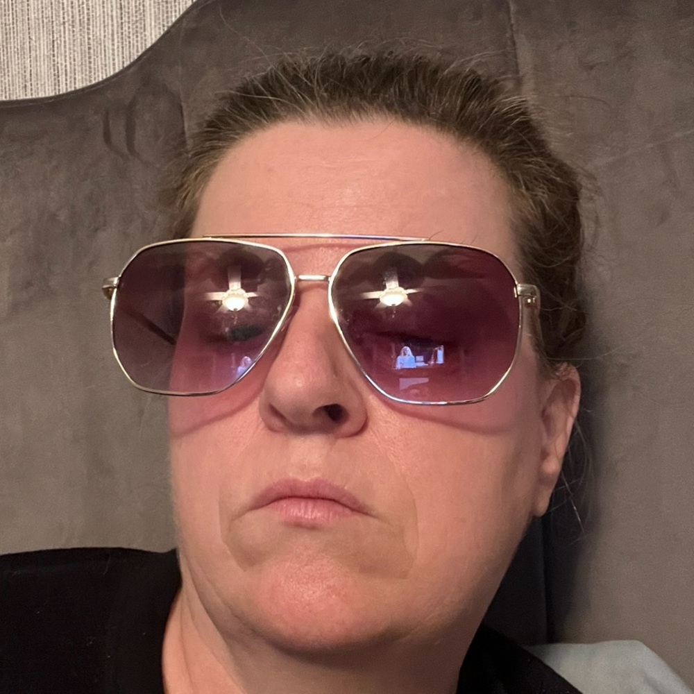 Hello, I am Wendi - Picture 2 of 5
